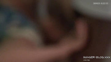Begyes szöszike MILF szajha swingerezés partin Thumb