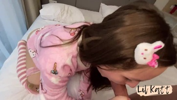 Szeximádó bátyó belógatta a jópopójú mostohahugicája szűköcske pinájába és teletüzelte Thumb