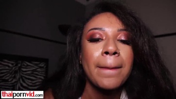 Csábos barnahajú bőrű tini punci finom nunival pattog Thumb