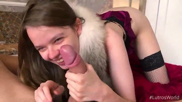 Bűbájos arcú 18 éves tini bula gondosan furulyázik a casting-en Thumb