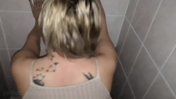 Anna lecidáztatva a wcben Thumb