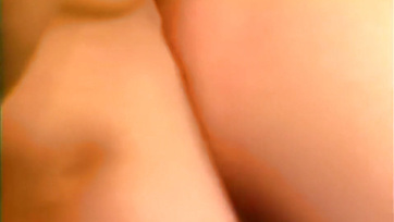 Egy cselekménydús régi stílusú szexvideó egy sexy pornósztárral Thumb