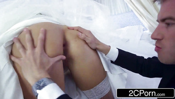 Romlott magyar születésű hölgyike szopikálja a fiúja házastársának méretes dákóját Thumb