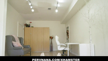 Egy valóban kéjes nagyi aki folyamatosan csak reszelni akarna a mostoha unokafiával Thumb