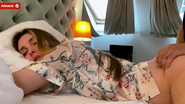 Így leltem rá a mostoha anyácskámra a szálloda szobában úgyhogy bevágtam a szaftos kis puncusába Thumb