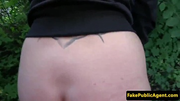 Rábírta a sexy magyar sunát hogy leszívogassa majd megmássza a duzzadt péniszét Thumb